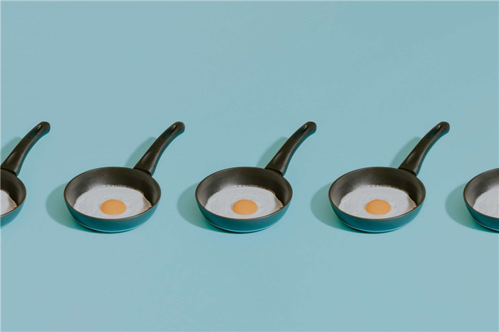 Фото яиц в сковородах без жара