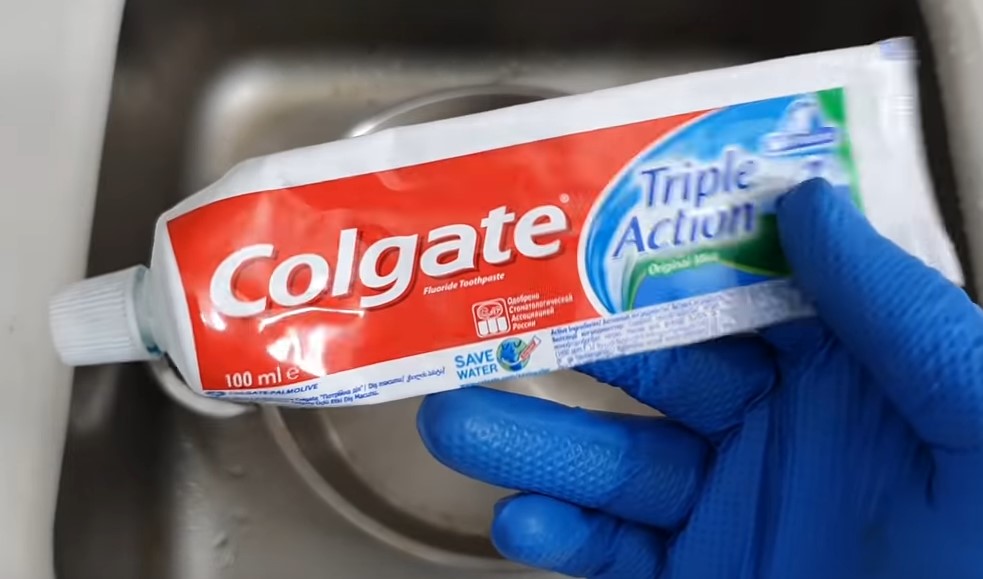 Как почистить сковороду зубной пастой